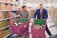 Lance & Barry buying pudding at the grocery store.